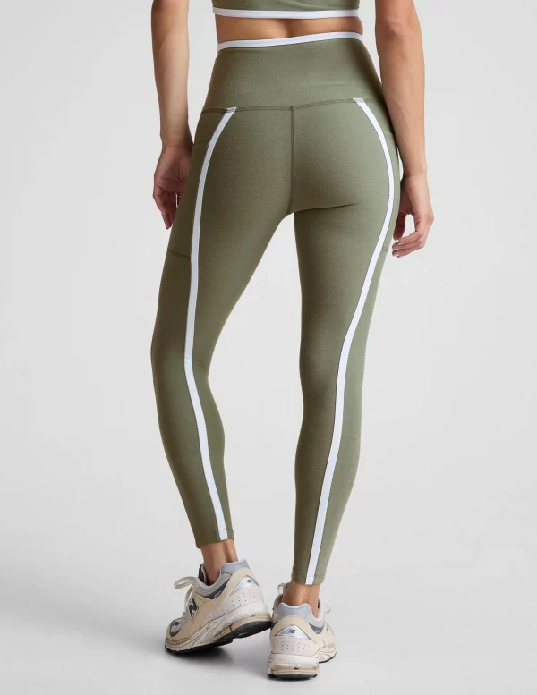 Legging Liso con Línea en Costados Verde con Raya Blanca – Beyond Yoga - Talla S - Imagen 2