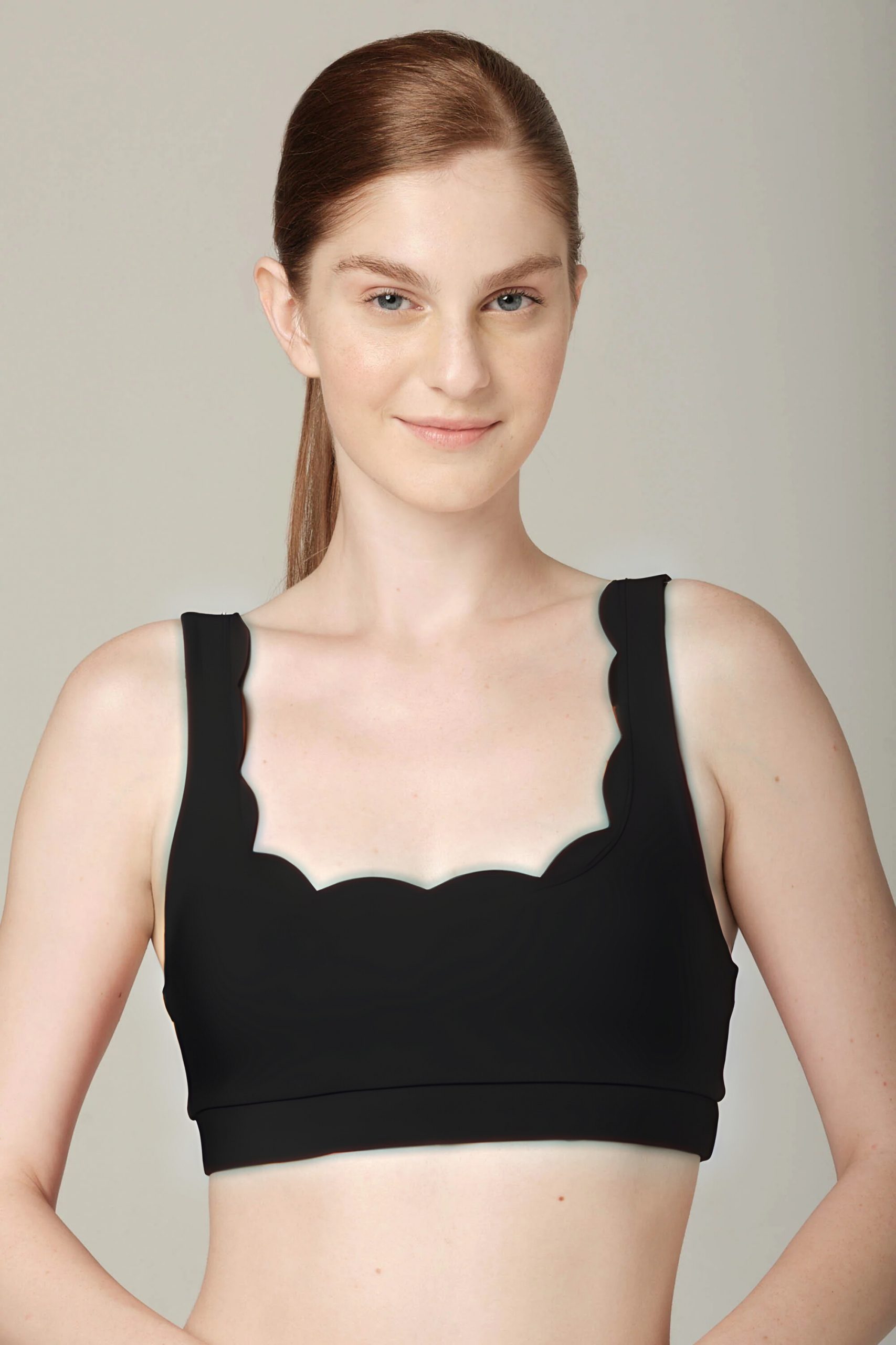 Top Negro con Borde Ruffle – 925 Fit - Talla M
