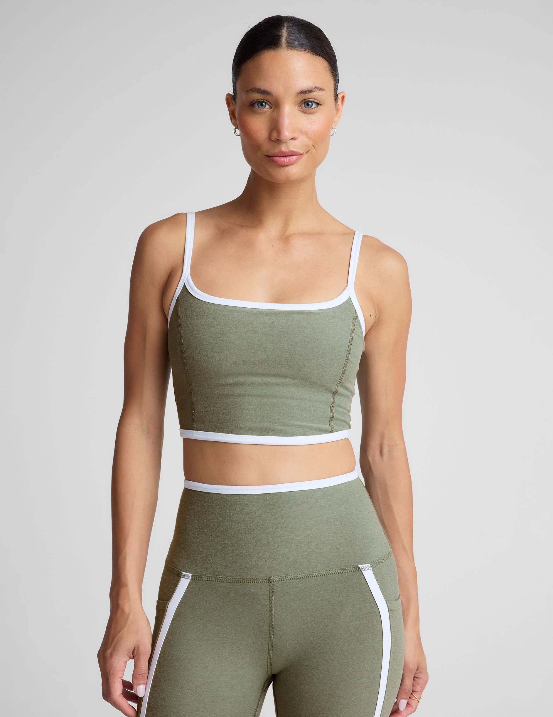 Top Verde Liso con Tirantes Blanco – Beyond Yoga - Talla S
